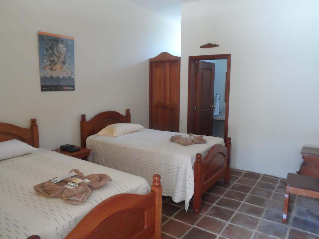 Hotel Gran Plaza Euromaya Антигуа-Гватемала Номер фото